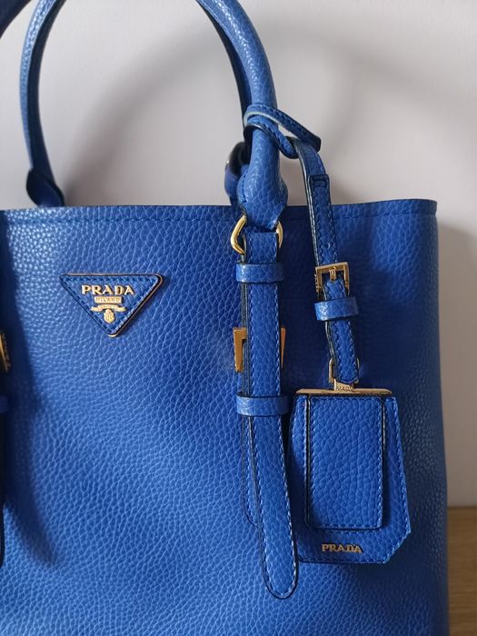 Niebieska torebka Prada