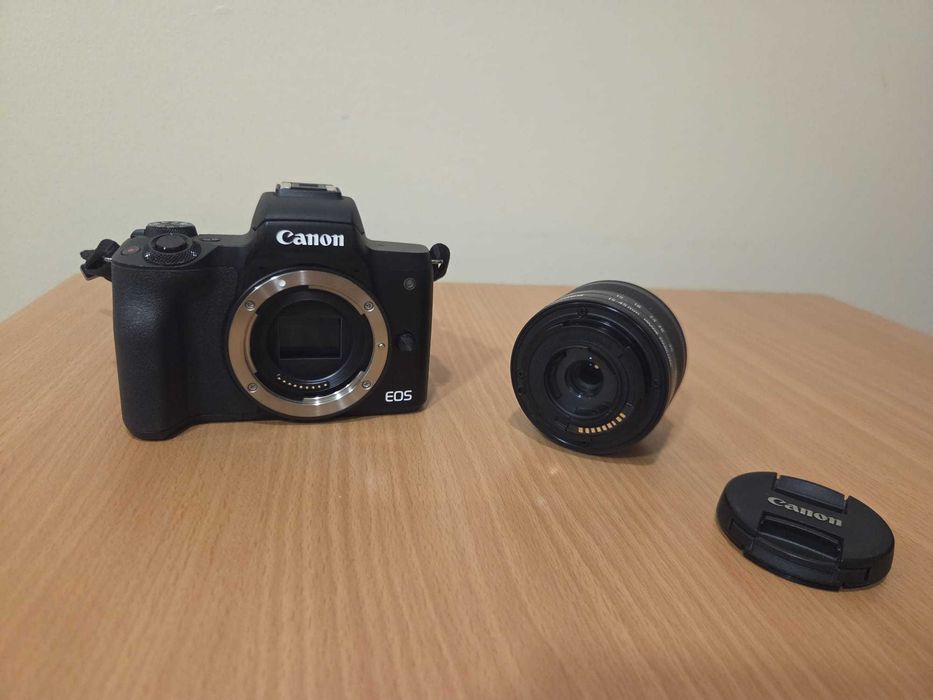 Canon EOS M50 + Lente 15-45mm + kit completo de acessórios (como nova)