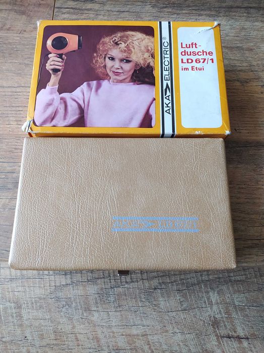 Suszarka składana w etui, firmy AKA ELECTRIC (DDR) z 1995 roku.