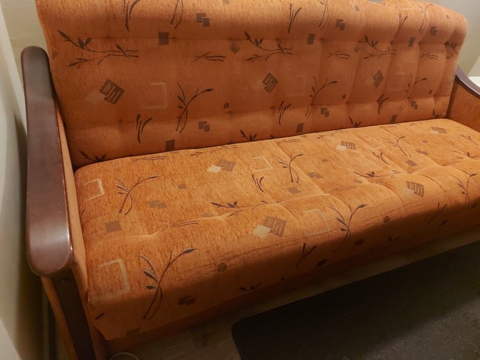 KOMPLET Tapczan rozkładany+ pufy