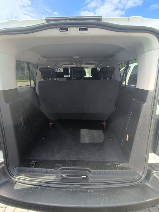 Wynajem bus 9 osobowy