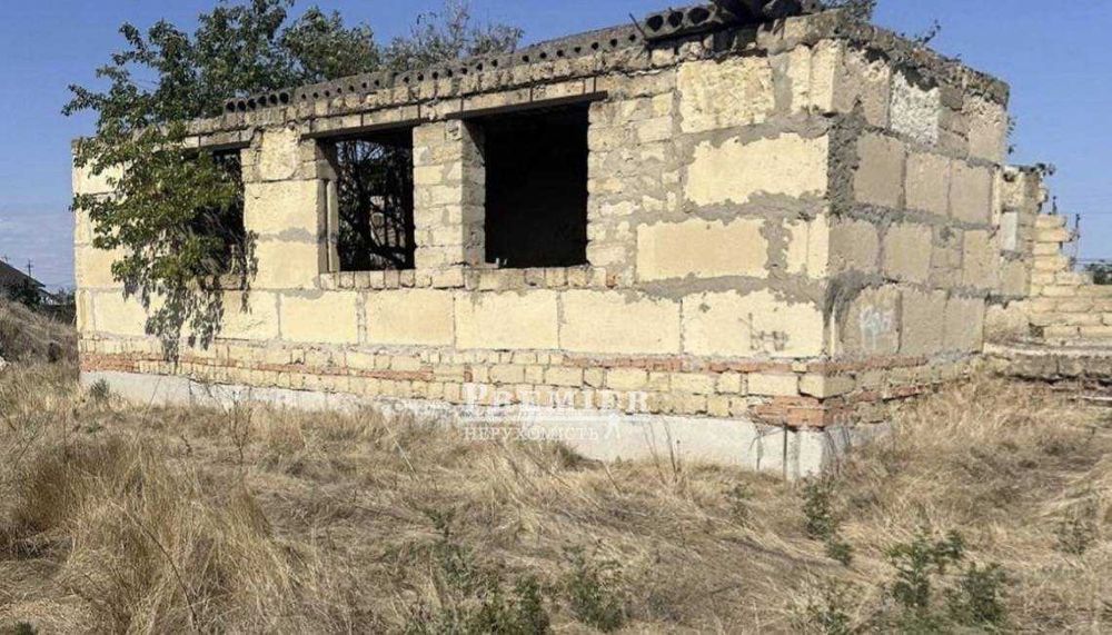 До продажу будинок у стані незавершеного будівництва