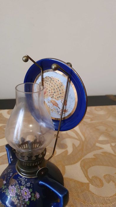 Lamparina a petróleo  e prato de porcelana japonesa Kutani.