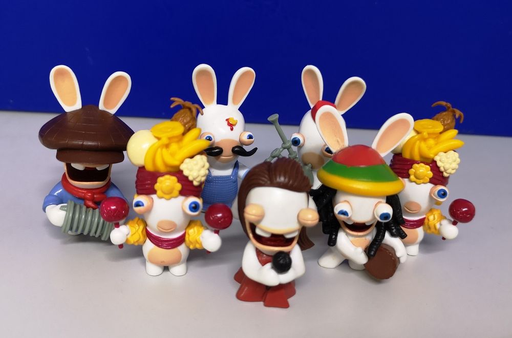 Rabbids Invasão / Dinosaur King (bonecos)