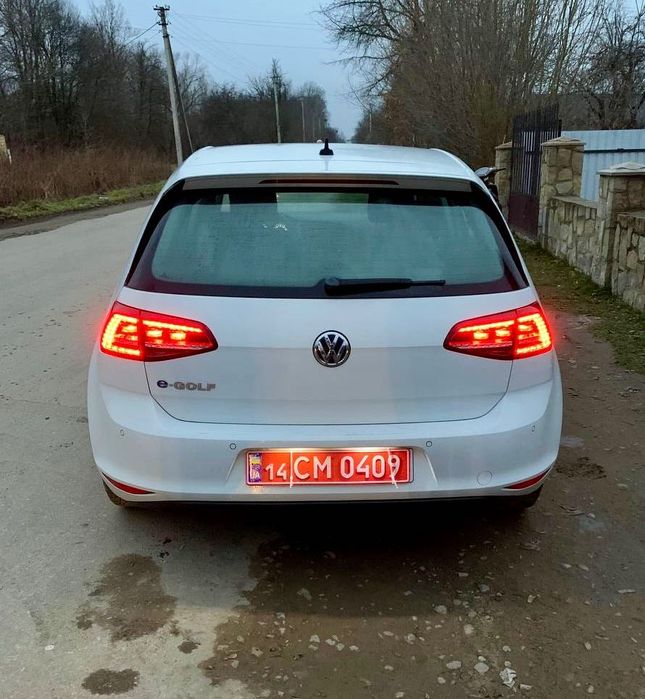 Volkswagen e-Golf 2015 • Електро