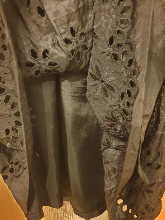 Mała czarna Sukienka rozkloszowana na bal, imprezę 38