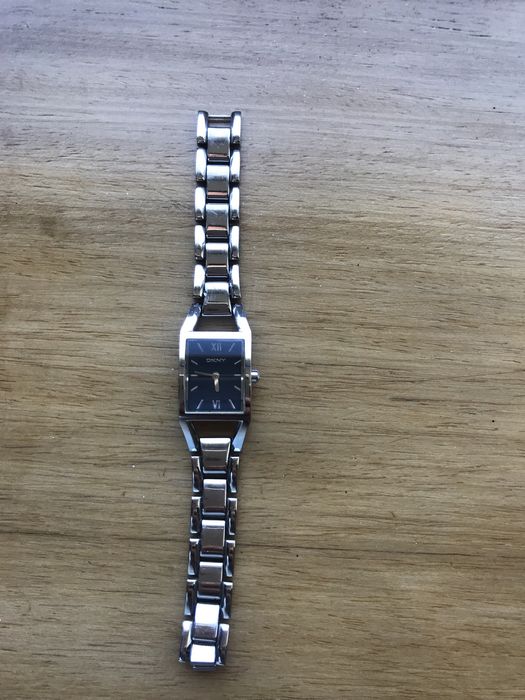 Varios relogios de senhora DKNY citizen eleta lorus e porsche