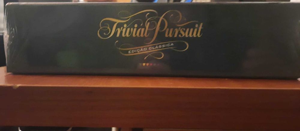 Trivial Pursuit Edição Clássica NOVO, ainda com o embalagem original.