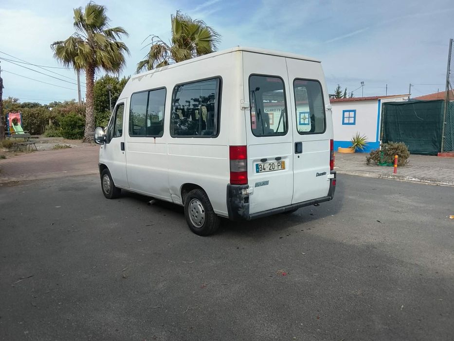 Vendo ou troco carrinha de 9lugare