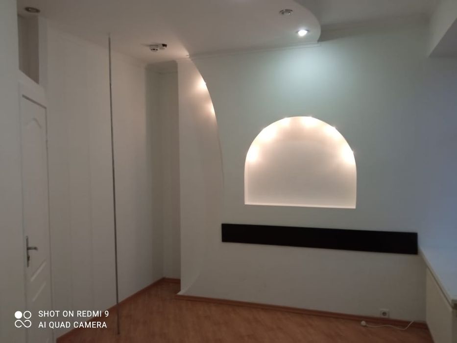 Продаж нежитлового приміщення вільного призначення в центрі міста