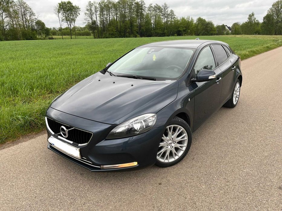 Volvo V40 2.0 D2 LIFT Stan Bardzo dobry!**Niski przebieg  2017 rok