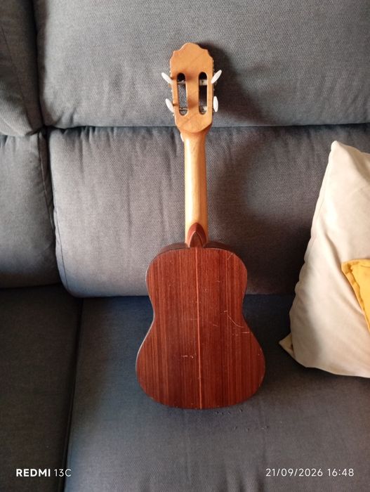 Vendo cavaquinho brasileiro, só 150€