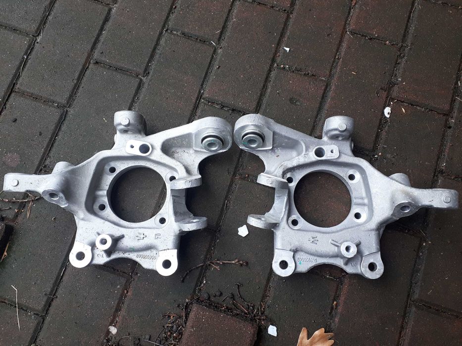 Maserati Ghibli Quattroporte - zwrotnica tylna LEWA PRAWA - NOWA