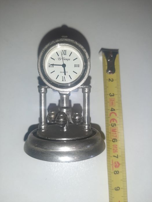 Relógios em miniatura