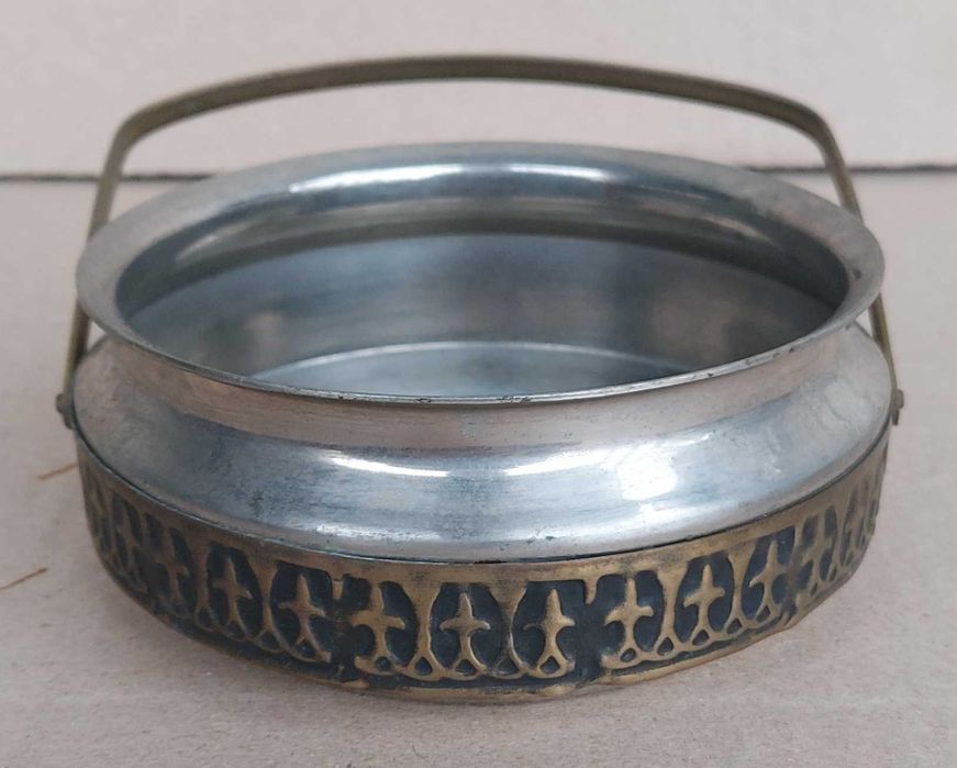 Ваза конфетница ссср нержавейка+латунь.
Редкая. Коллекционирование