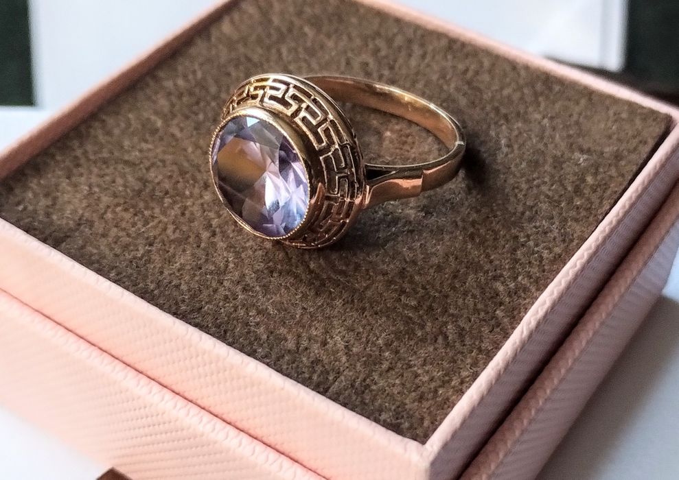 Złoty pierścionek Warmet wzór grecki z aleksandrytem. PRL.