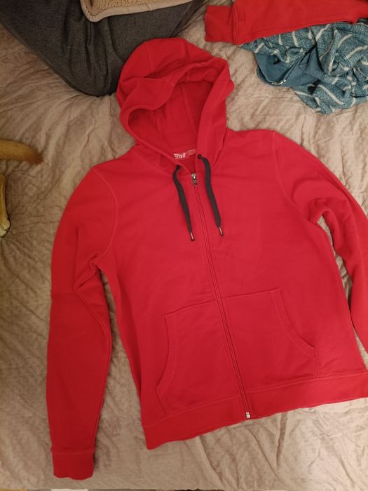 Czerwona bluza z kapturem S Esmara