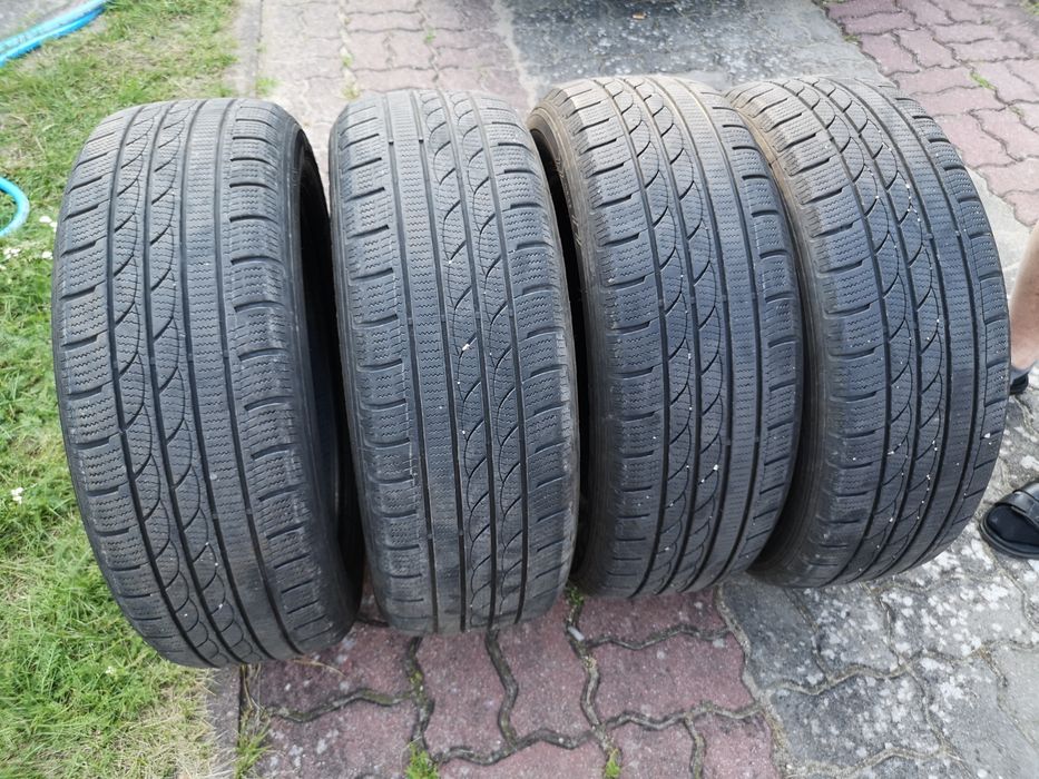 Opony zimowe 215 60 R17