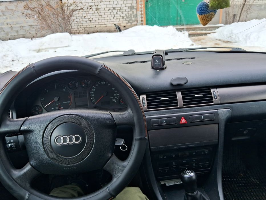 Автомобіль AUDI A6