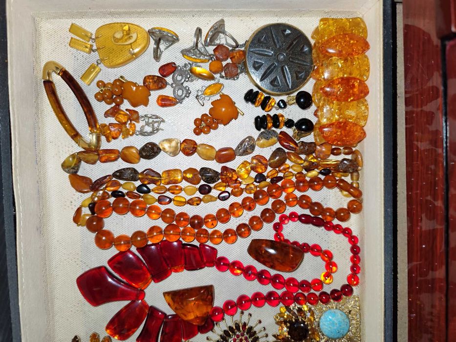 Брошь винтаж Чехия, бусы, брошка янтарная клипсы, кулон серьги браслет