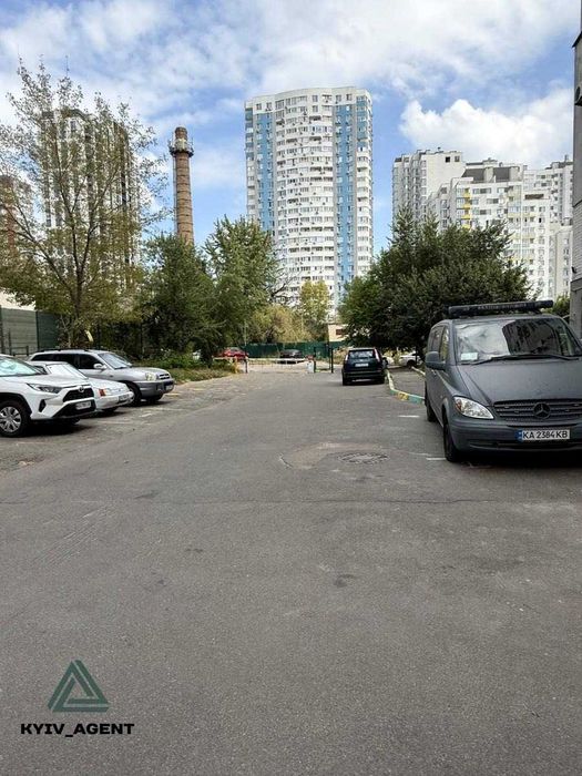 WOW!!! Велика 3-кімнатна (2 окремі спальні) на вул. Горлівська, 220