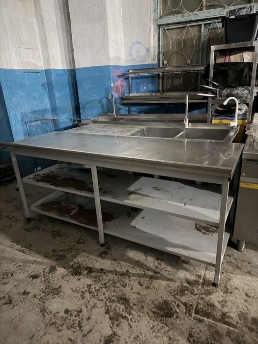 Робоча поверхня для кухні кафе