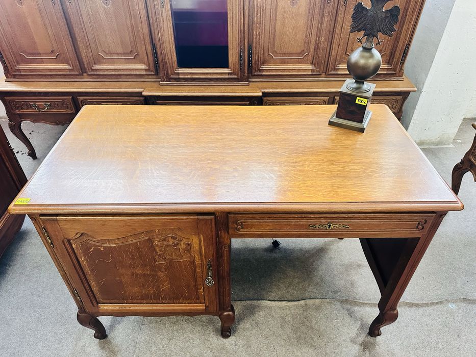 Dwustronne biurko ludwikowskie :)