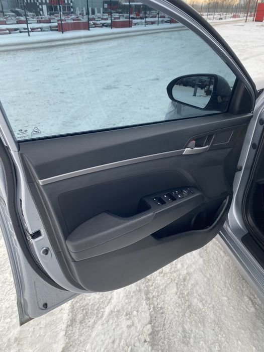 Продаю Elantra 2017