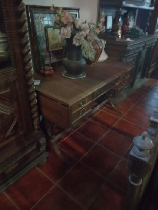 Recheio de loja de antiguidades