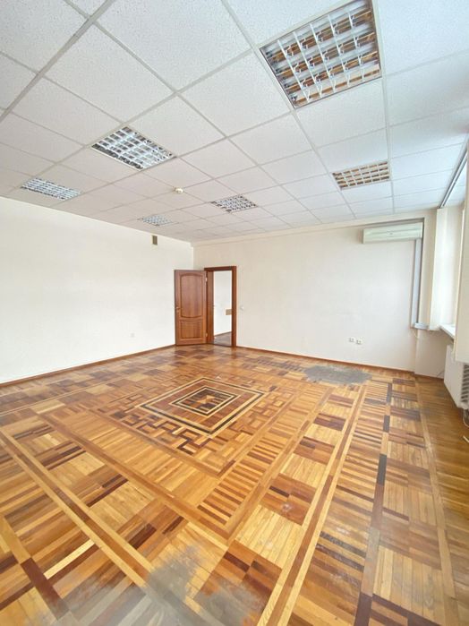 Оренда офісу на вул. Євгенія Сверстюка,23 на 66,7 м²