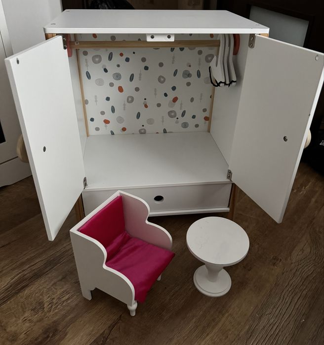 Drewniana szafa dla lalek - small foot