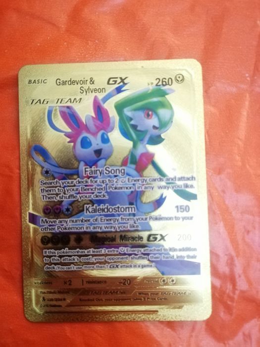 Колекцеонная карта покемона Gardevoir & Sylveon-GX из игры Pokеmon.