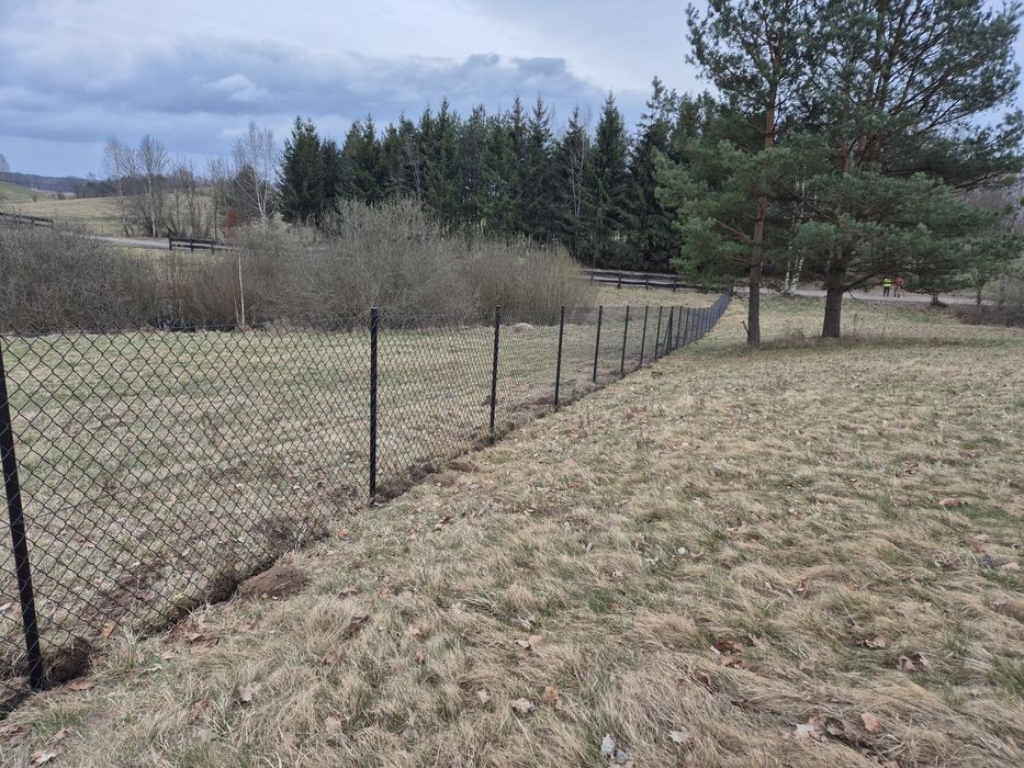 Sprzedaż I montaż paneli 3d,2d ,palisady I siatki oraz drewniane