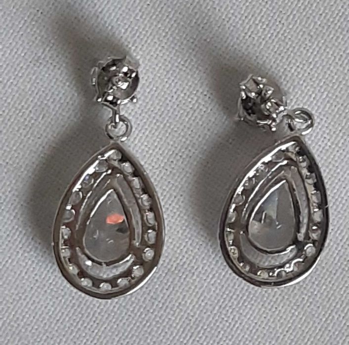 Сережки капли с позолотой 750 пробы с кристаллами Swarovski