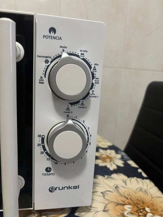 Microondas com grill Grunken