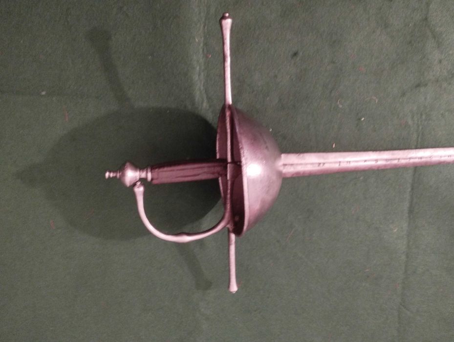 Espada rapiére, também conhecida como "Taza" ou "Copo