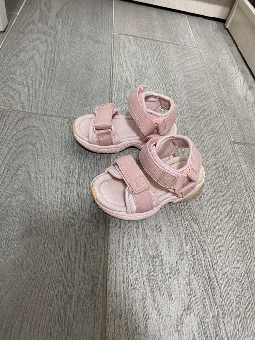 Продам дитячі босоніжки