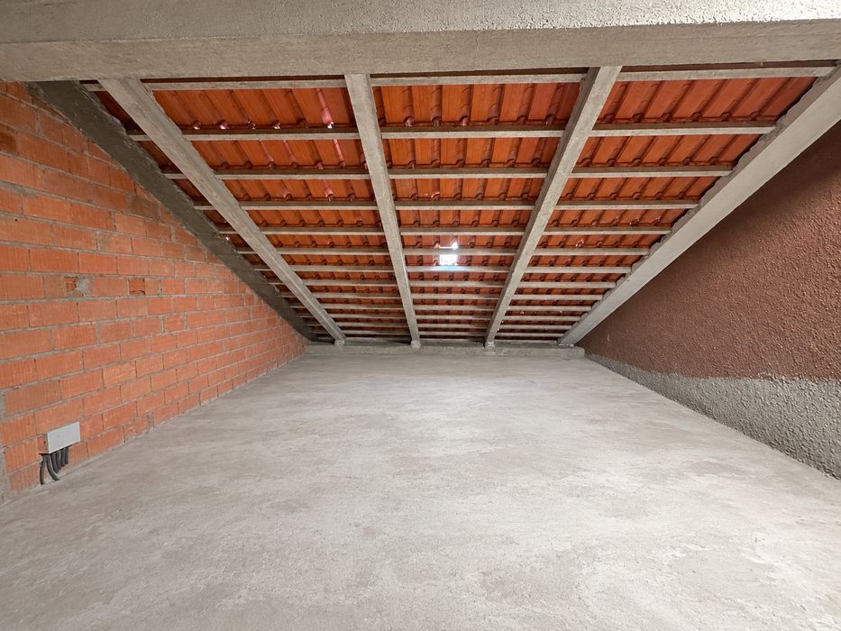 T4 com 144m² + Sótão 63m² + Quintal 25m²