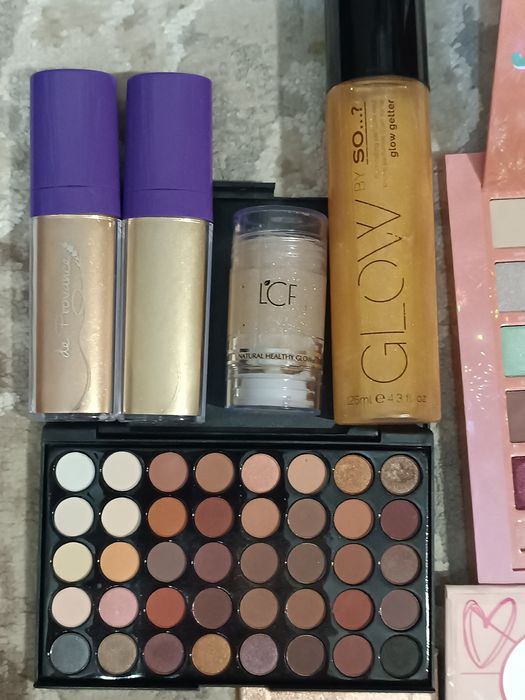 Губна помада, блиск для губ,тональний,консілер, коректор, рум'яна ,.