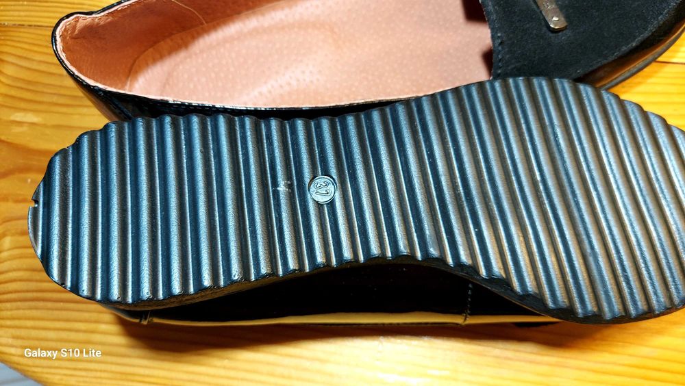 Продам жіночі туфлі 37р