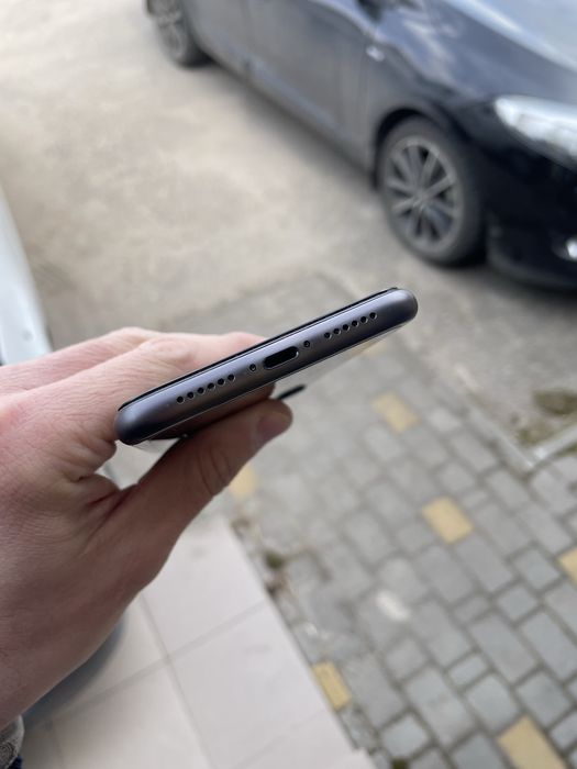 iPhone 11 64 GB стан майже ідеальний