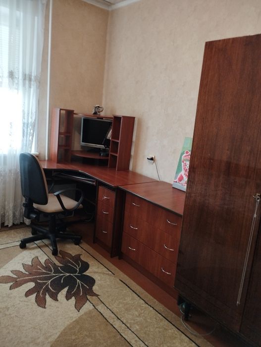 Здається двох кімнатна к- ра, Центр  ,м- в  Леваневського,10 000+ ком