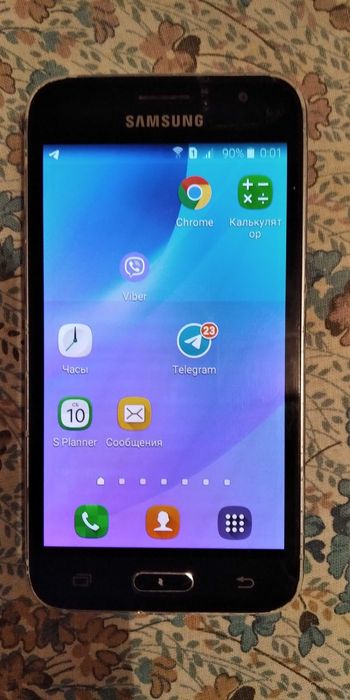 Смартфон Samsung Galaxy J1