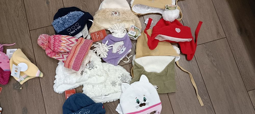 Czapki dziecięce zestaw 100 szt nowe