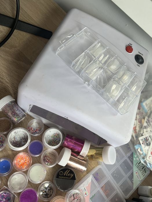 Zestaw do robienia manicure paznokci