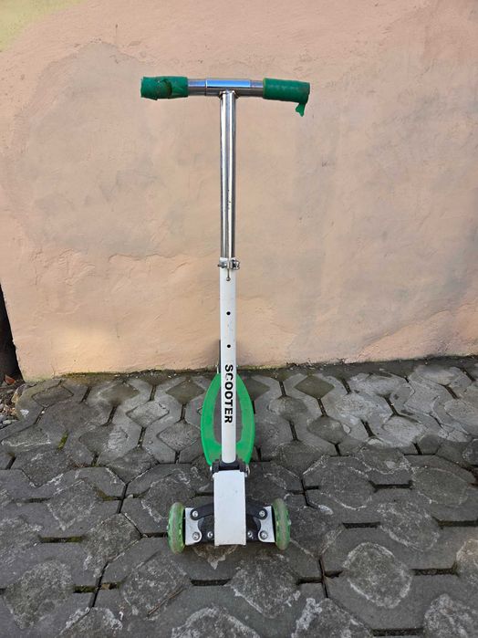 Hulajnoga trójkołowa