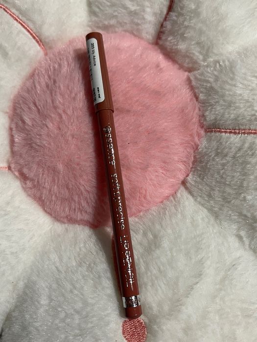 Kredka do ust - essence - 203