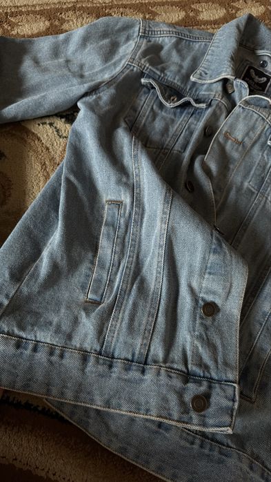 Джинсова куртка с