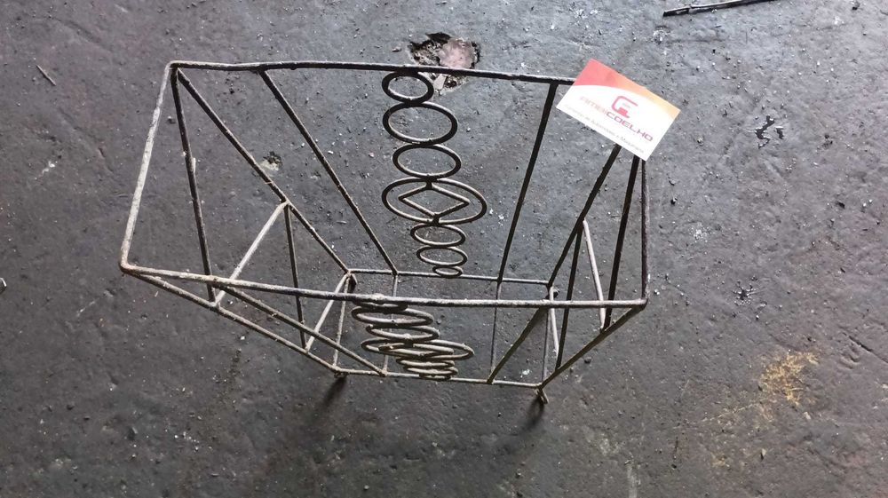 REFA2 armacao em ferro antiga