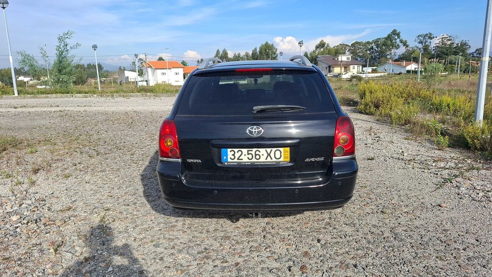 Carrinha Toyota Avensis — photo 3